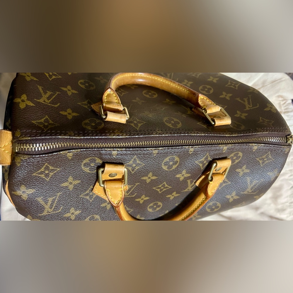 Authentic LOUIS VUITTON Monogram Speedy 30
Hand Bag - Picture 6 of 16